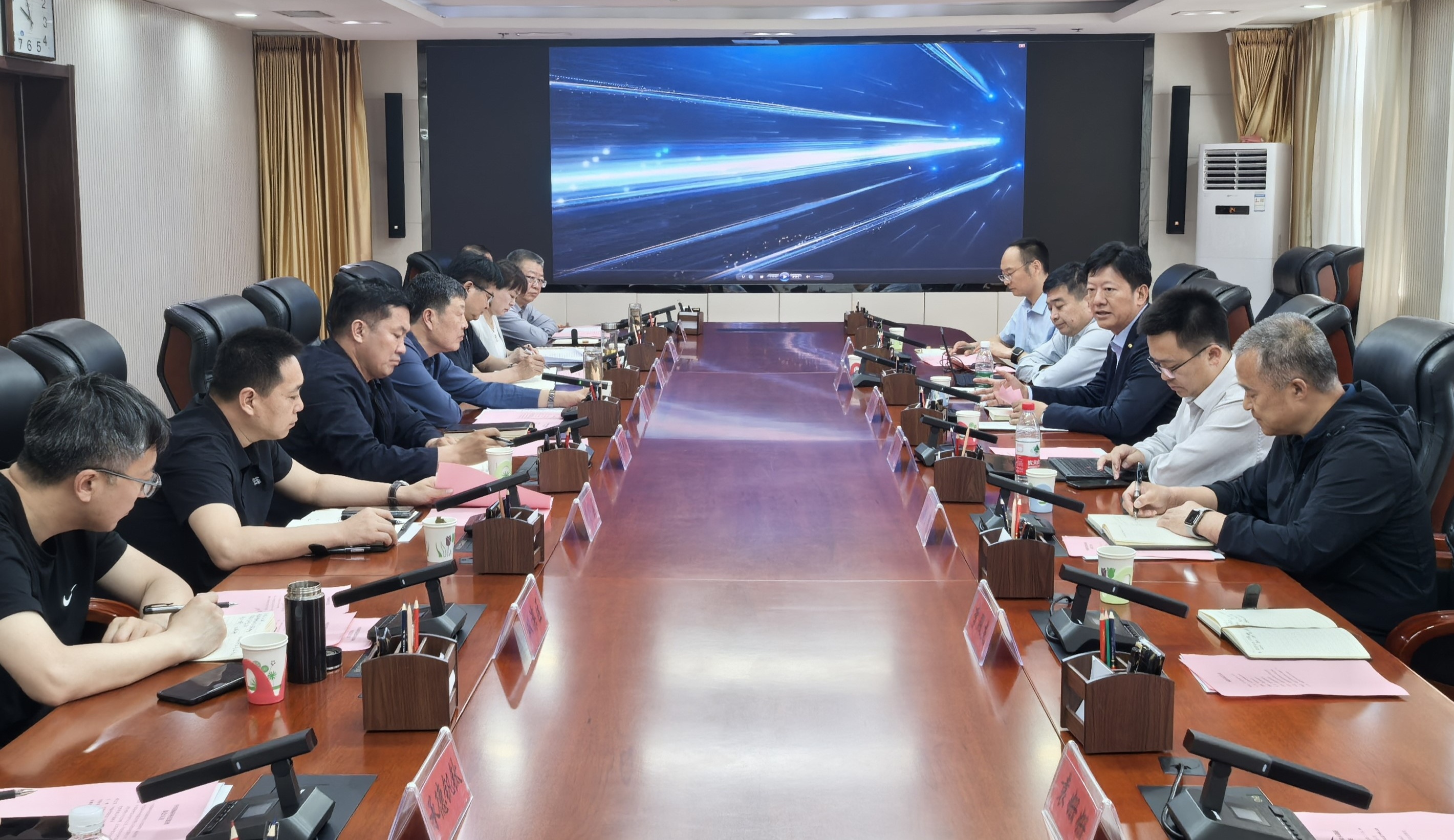中國(guó)鋼研黨委常委、副總經(jīng)理郝曉東帶隊(duì)赴承德市開展調(diào)研